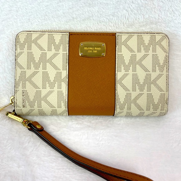 Michael Kors Handbags - Michael Kors Wallet Wristlet